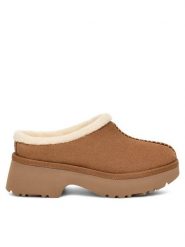 Ugg Klapki W New Heights Cozy Clog 1162510 Brązowy. Brązowe klapki UGG, bez wzorów, ze skóry, bez obcasa, bez zapięcia. Za 699.99 zł.