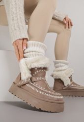 Ciemnobeżowe Śniegowce na Grubej Podeszwie Ozdobione Haftowanym Motywem i Futerkiem Caretusa. Brązowe śniegowce Born2be, bez wzorów, z jeansu, bez zapięcia. Za 109.99 zł.