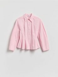 Koszula z baskinką - pastelowy róż. Czerwone koszule Reserved, l, bez wzorów, z bawełny, bez kołnierzyka, bez ramiączek. Za 159.99 zł.