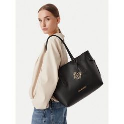 Torebka LOVE MOSCHINO. Czarne torebki klasyczne Love Moschino, bez wzorów, klasyczne, bez dodatków. Za 1,099.00 zł.