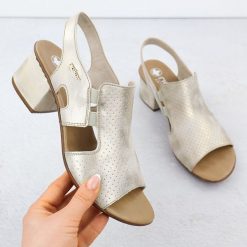 Sandały damskie na obcasie wsuwane złote Rieker 64665-60. Żółte sandały Rieker, bez wzorów, ze skóry ekologicznej, bez obcasa, na obcasie, bez zapięcia. Za 319.00 zł.