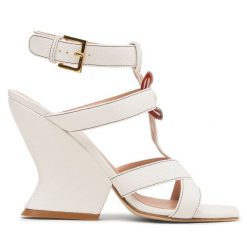 Sandały Alberta Ferretti. Białe sandały Alberta Ferretti, bez wzorów, bez obcasa, na koturnie, bez zapięcia. Za 2,299.00 zł.