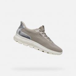 Buty GEOX D SPHERICA PLUS Szary. Szare buty trekkingowe Geox, z syntetyku, bez zapięcia. Za 382.99 zł.