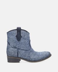 PLECIONE BOTKI W KOLORZE NIEBIESKIM M431M21 RAF JEAN. Niebieskie botki Venezia, bez wzorów, bez obcasa, bez zapięcia. Za 599.00 zł.