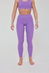 Legginsy Infinite z wysokim stanem - Fioletowe. Fioletowe legginsy OOSC, bez wzorów, z materiału, sportowe, długie. Za 245.99 zł.