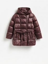 Pikowana kurtka z wiązaniem - mahoniowy. Brązowe kurtki Reserved, l, bez wzorów, z tkaniny, bez kaptura. Za 299.99 zł.