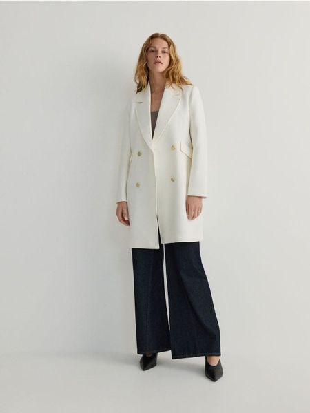 Dwurzędowy płaszcz z wiskozą - złamana biel. Płaszcze Reserved, l, bez wzorów, z tkaniny, bez kaptura. W wyprzedaży za 89.99 zł.