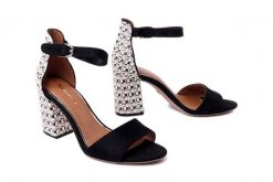 TAMARIS 1-28356-42 0D8 black comb, sandały damskie. Czarne sandały Tamaris, bez wzorów, z gumy, bez obcasa, bez zapięcia. Za 254.92 zł.