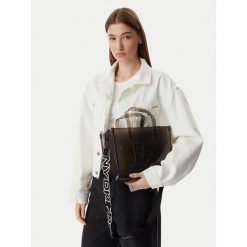 Torebka DKNY. Czarne torebki klasyczne DKNY, bez wzorów, klasyczne, bez dodatków. Za 389.99 zł.