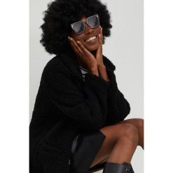 Answear Lab płaszcz damski kolor czarny przejściowy dwurzędowy. Czarne płaszcze Answear Lab, l, bez wzorów, bez kaptura. Za 349.99 zł.