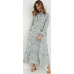 Zielono-Biała Sukienka Elime. Zielone sukienki Born2be, l, z aplikacjami, bez kołnierzyka, bez ramiączek, maxi, rozkloszowane. W wyprzedaży za 118.99 zł.
