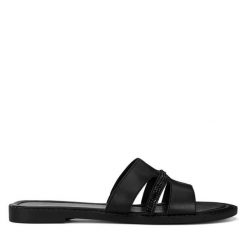 Klapki Lasocki. Czarne klapki Lasocki, bez wzorów, bez obcasa, bez zapięcia. Za 139.99 zł.