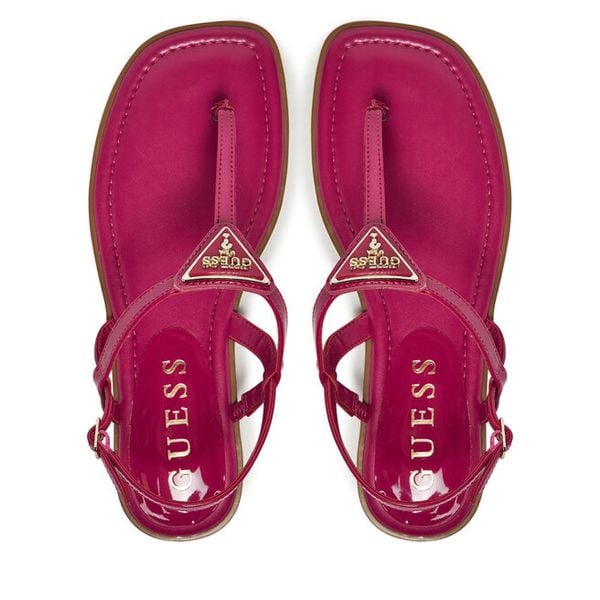 Sandały Guess. Czerwone sandały Guess, z aplikacjami, bez obcasa, na płaskiej podeszwie, bez zapięcia. Za 399.99 zł.