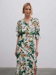 BGN Bluzka w kolorze biało-zielonym rozmiar: 40. Białe bluzki BGN, bez wzorów, bez kołnierzyka, bez ramiączek. Za 74.28 zł.