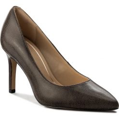 Szpilki CLARKS - Dinah Keer 261309304 Taupe Leather. Szpilki marki ANSWEAR. W wyprzedaży za 229.00 zł.