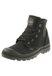 Buty sportowe Sneakersy damskie, Palladium Pampa Hi. Czarne buty treningowe Palladium, na zimę, bez wzorów, z materiału, bez zapięcia, trekkingowe. Za 319.99 zł.