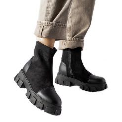 Czarne workery eko-zamsz z bieżnikiem Milo B026-17 Black. Czarne botki bez wzorów, z zamszu, eleganckie, z okrągłym noskiem, przed kolano, bez obcasa, na platformie, bez zapięcia. Za 118.82 zł.