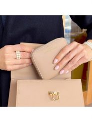 ATELIERS SAINT GERMAIN Skórzany portfel w kolorze beżowym - 12,5 x 10,5 x 2,5 cm rozmiar: onesize. Brązowe portfele ATELIERS SAINT GERMAIN, bez wzorów, z materiału. Za 217.99 zł.