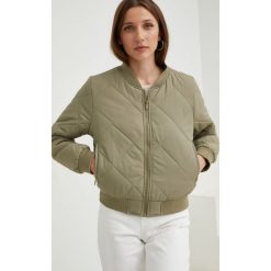 Answear Lab kurtka damska kolor zielony przejściowa. Zielone kurtki Answear Lab, l, bez wzorów, bez kaptura. W wyprzedaży za 119.99 zł.