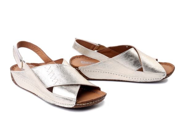 ARTIKER RELAKS 58C3238 gold, sandały damskie. Żółte sandały Artiker Relaks, bez wzorów, ze skóry, bez obcasa, na koturnie, bez zapięcia. Za 155.92 zł.