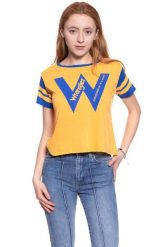 WRANGLER T SHIRT DAMSKI B&Y W CROP TEE AMBER YELLOW W721CF7UY 112130924. Żółte t-shirty Wrangler, xs, bez wzorów, bez kołnierzyka, bez ramiączek. W wyprzedaży za 39.99 zł.