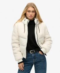 Superdry Everest Bomber Hybrid Jacket – Kurtka bomber damska z recyklingowanego. Białe kurtki Superdry, uniwersalny, bez wzorów, z elastanu, bez kaptura. Za 535.00 zł.