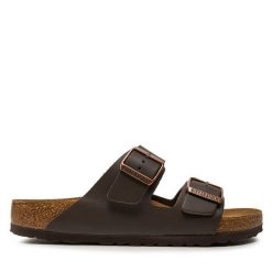 Klapki Birkenstock. Brązowe klapki Birkenstock, bez wzorów, bez obcasa, bez zapięcia. Za 499.99 zł.