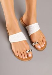 Białe Klapki Japonki z Plecionką i Metaliczną Ozdobą Doreine. Białe japonki Renee, z aplikacjami, eleganckie. W wyprzedaży za 47.99 zł.
