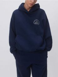 Bluza z haftowanym napisem - granatowy. Niebieskie bluzy Reserved, l, bez wzorów, z bawełny, bez ramiączek, bez kaptura. Za 119.99 zł.