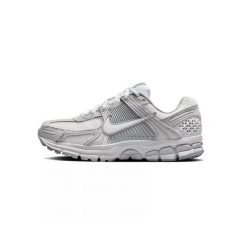 Buty Nike Zoom Vomero 5 Szare. Białe buty do biegania Nike, bez wzorów, z gumy, bez zapięcia, do biegania, nike zoom. Za 580.85 zł.