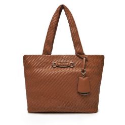 Torebka Guess. Brązowe torebki klasyczne Guess, z aplikacjami, klasyczne, bez dodatków. Za 399.99 zł.