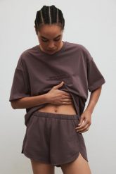 Szorty z dzianiny dresowej w kolorze PURPLE TAUPE - HOMEY-XS. Fioletowe szorty Marsala, bez wzorów, z bawełny. Za 239.90 zł.