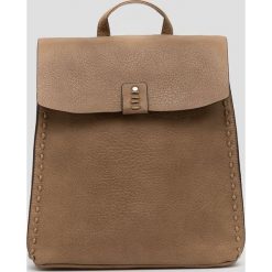 Answear Lab plecak damski kolor beżowy duży gładki. Brązowe plecaki Answear Lab, bez wzorów, do ręki, bez dodatków. Za 169.99 zł.