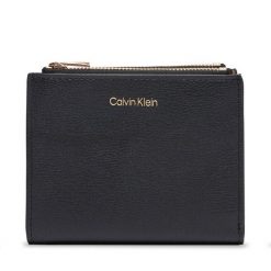Portfel Calvin Klein. Czarne portfele Calvin Klein, bez wzorów. Za 245.99 zł.
