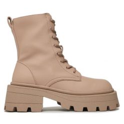 Trapery ONLY. Brązowe traperki ONLY, bez wzorów, bez obcasa, bez zapięcia. Za 349.99 zł.