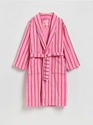 Szlafrok z paskiem - intensywny róż. Czerwone szlafroki damskie Reserved, l, bez wzorów, z bawełny, bez ramiączek. Za 159.99 zł.