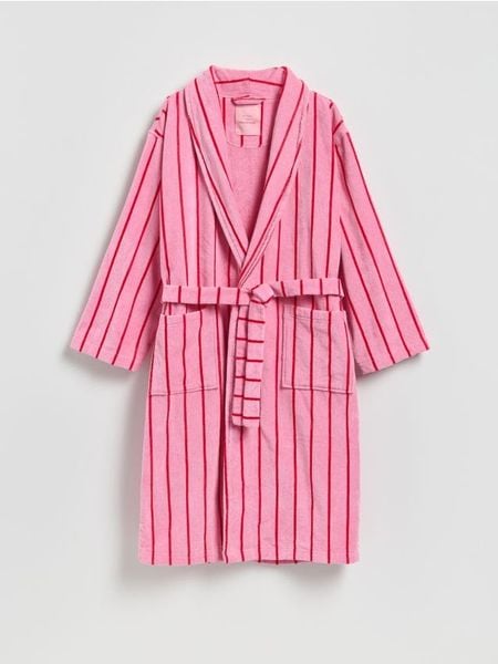 Szlafrok z paskiem - intensywny róż. Czerwone szlafroki damskie Reserved, l, bez wzorów, z bawełny, bez ramiączek. Za 159.99 zł.