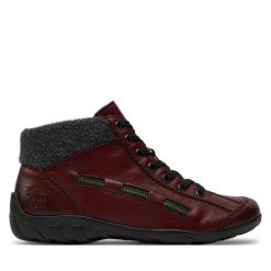 Botki Rieker. Czerwone botki Rieker, bez wzorów, bez obcasa, na płaskiej podeszwie, bez zapięcia. Za 179.99 zł.