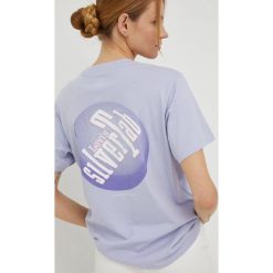Levi's t-shirt bawełniany kolor fioletowy. Fioletowe t-shirty Levi's, l, bez wzorów, z bawełny, bez kołnierzyka, bez ramiączek. W wyprzedaży za 99.99 zł.