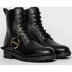 Botki damskie Love Moschino (JA24144G1DIC0000). Czarne botki Love Moschino, bez wzorów, bez obcasa, bez zapięcia. Za 729.99 zł.