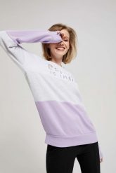 Bluza z nadrukiem lawendowa. Fioletowe bluzy MOODO, l, bez wzorów, z bawełny, bez kaptura. W wyprzedaży za 54.99 zł.