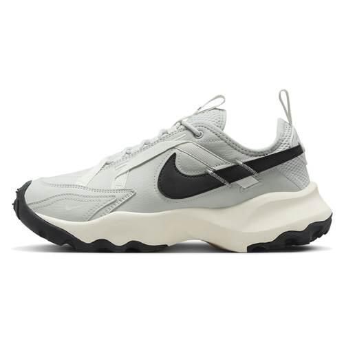 Buty do biegania damskie Nike Tc 7900. Szare buty do biegania Nike, bez wzorów, z gumy, bez zapięcia, do biegania. Za 539.00 zł.