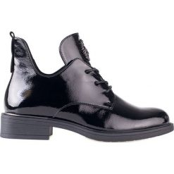 Eleganckie lakierowane czarne botki Vinceza. Czarne botki VINCEZA, bez wzorów, z lakierowanej skóry, eleganckie, bez obcasa, bez zapięcia. Za 263.53 zł.