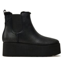Botki Guess. Czarne botki Guess, z aplikacjami, bez obcasa, na koturnie, bez zapięcia. Za 329.99 zł.
