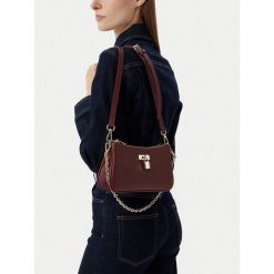 Torebka Nine West. Czerwone torebki klasyczne Nine West, bez wzorów, klasyczne, bez dodatków. Za 229.99 zł.