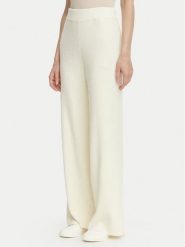 Guess Spodnie dzianinowe O6BB01 Z1147 Kremowy Regular Fit. Białe spodnie materiałowe Guess, z aplikacjami, z dzianiny. Za 344.99 zł.