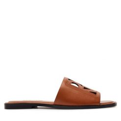 Klapki DKNY. Brązowe klapki DKNY, bez wzorów, bez obcasa, bez zapięcia. Za 539.99 zł.