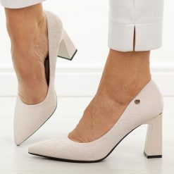 Beżowe czółenka damskie na słupku Vinceza 62281. Brązowe czółenka VINCEZA, na jesień, bez wzorów, ze skóry, eleganckie, bez obcasa, na słupku, bez zapięcia. Za 199.00 zł.