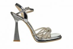 Sandały Bayla-187 201 Silver 187229, Srebrny, Skóra ekologiczna - 37. Szare sandały Bayla, bez wzorów, z materiału, bez obcasa, na obcasie, bez zapięcia. W wyprzedaży za 224.10 zł.