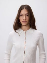 Kardigan z kołnierzykiem - złamana biel. Swetry Reserved, l, bez wzorów, z dzianiny, bez ramiączek. Za 129.99 zł.